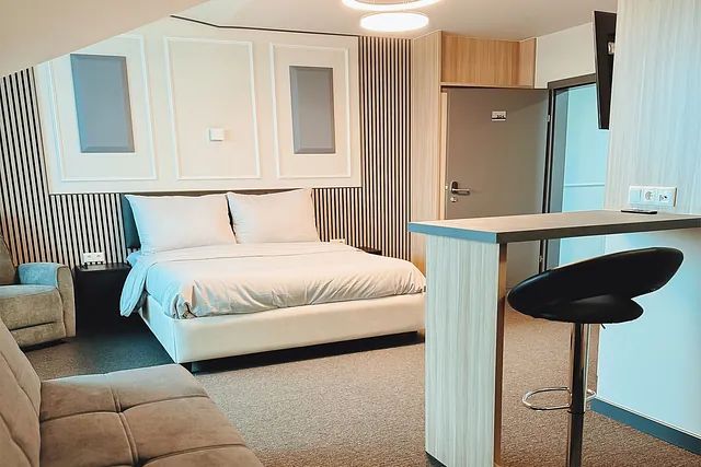 F-Hotel