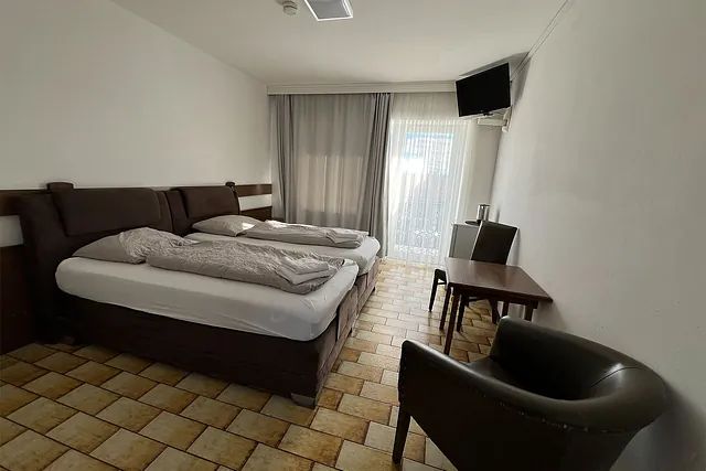 F-Hotel