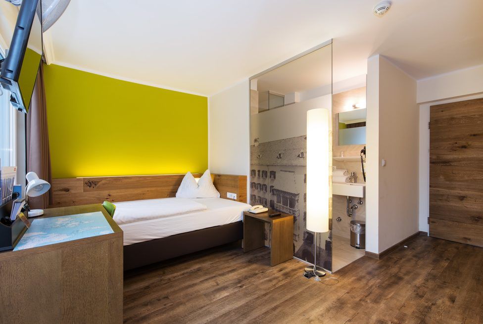 Basic Hotel