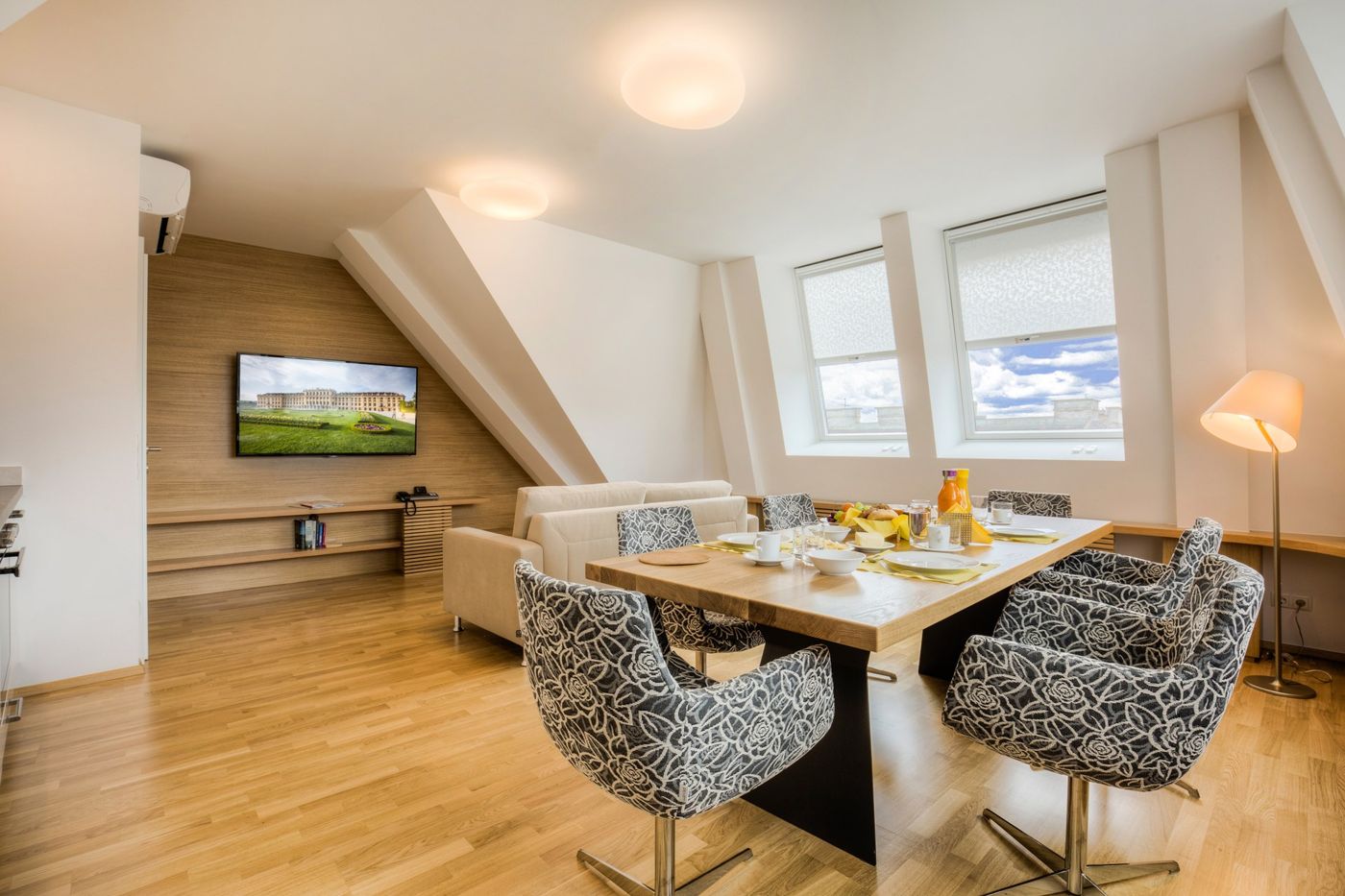 Vienna Grand Apartments City