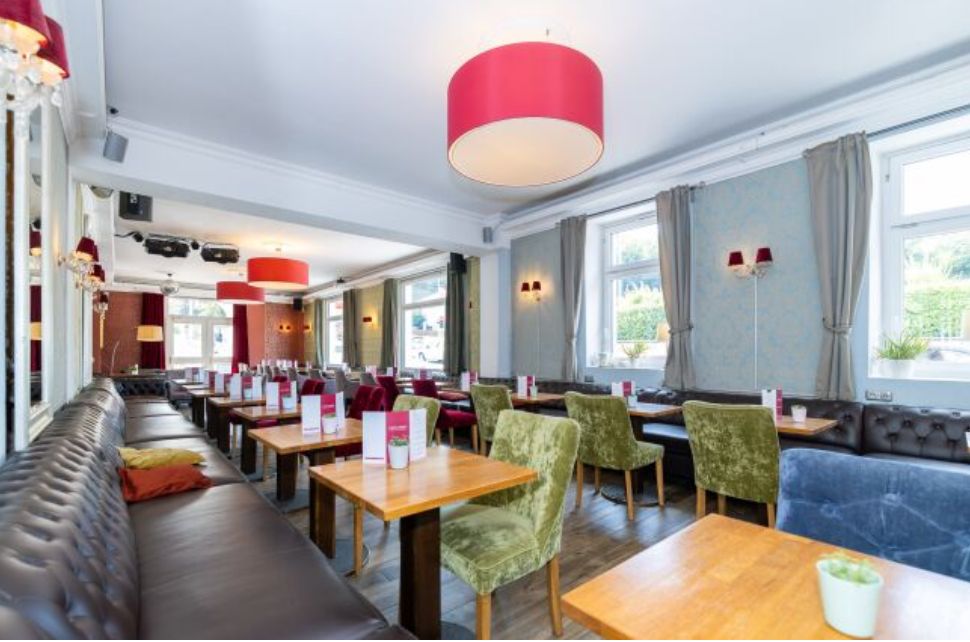 Cafe Corso, Zimmer & Cafe, Hotel Garni