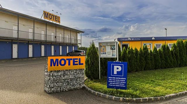 Tour-Motel
