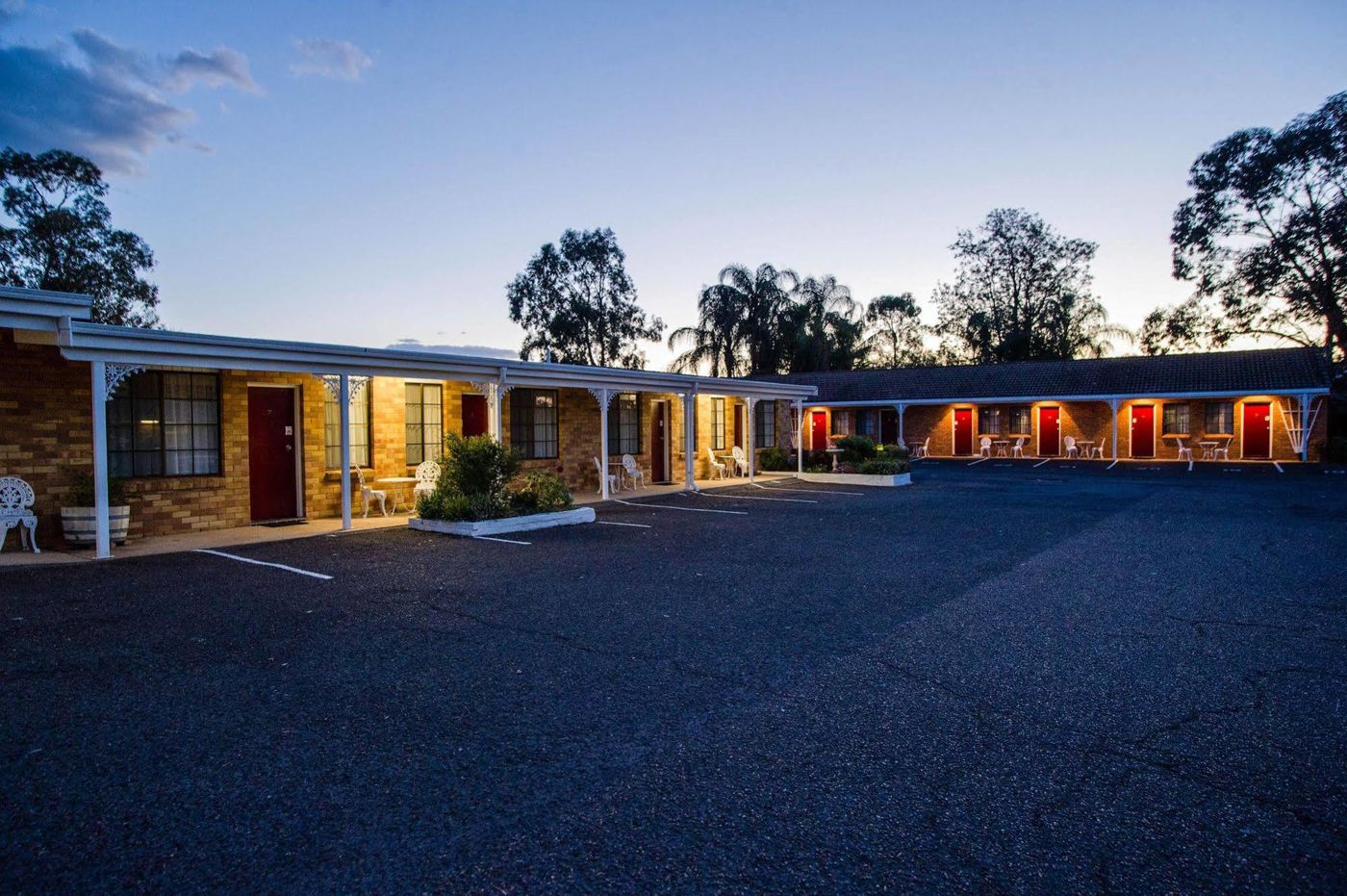 Colonial Motor Lodge