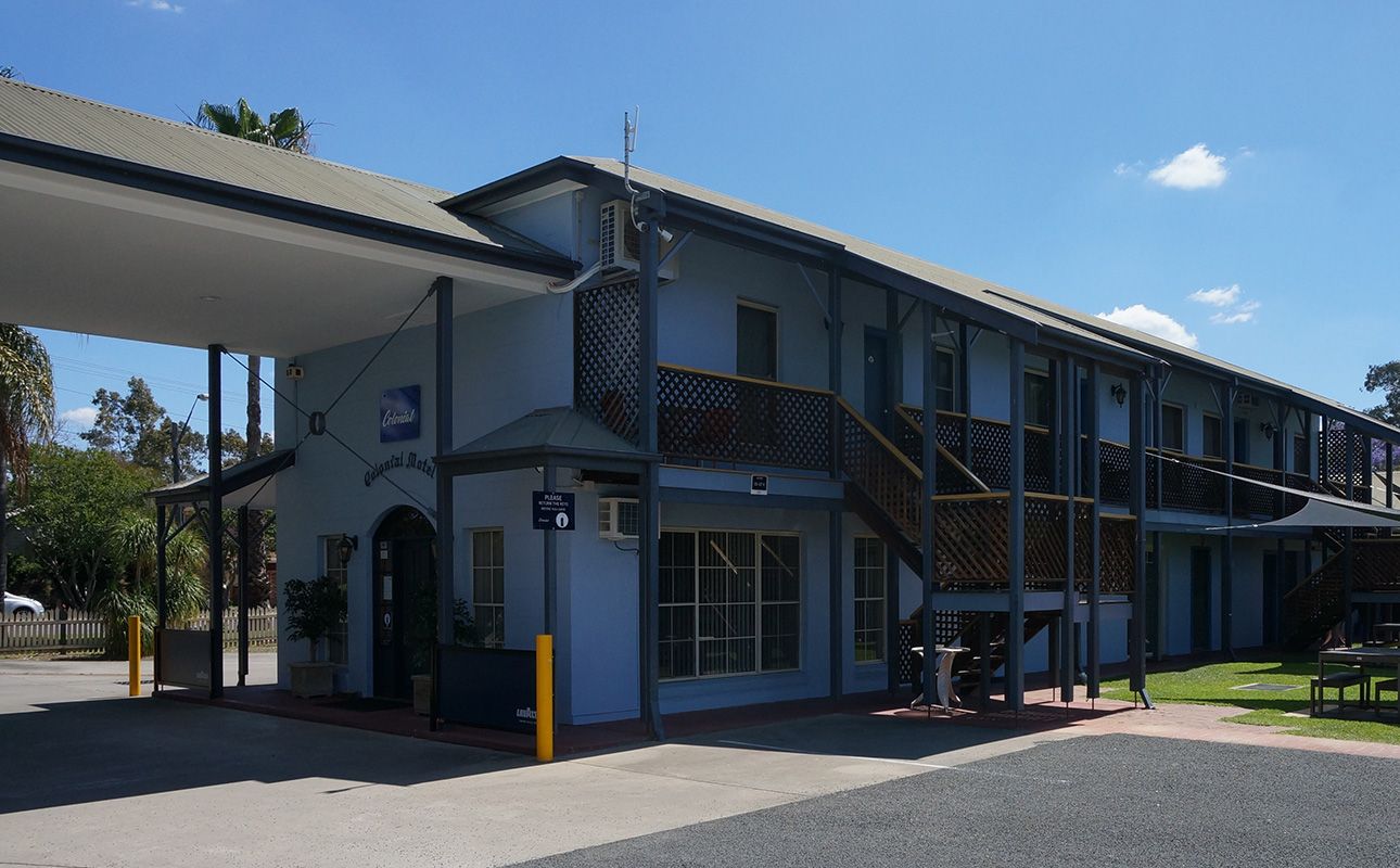 Colonial Motel