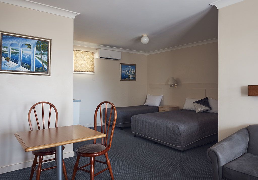 Holiday Lodge Inn