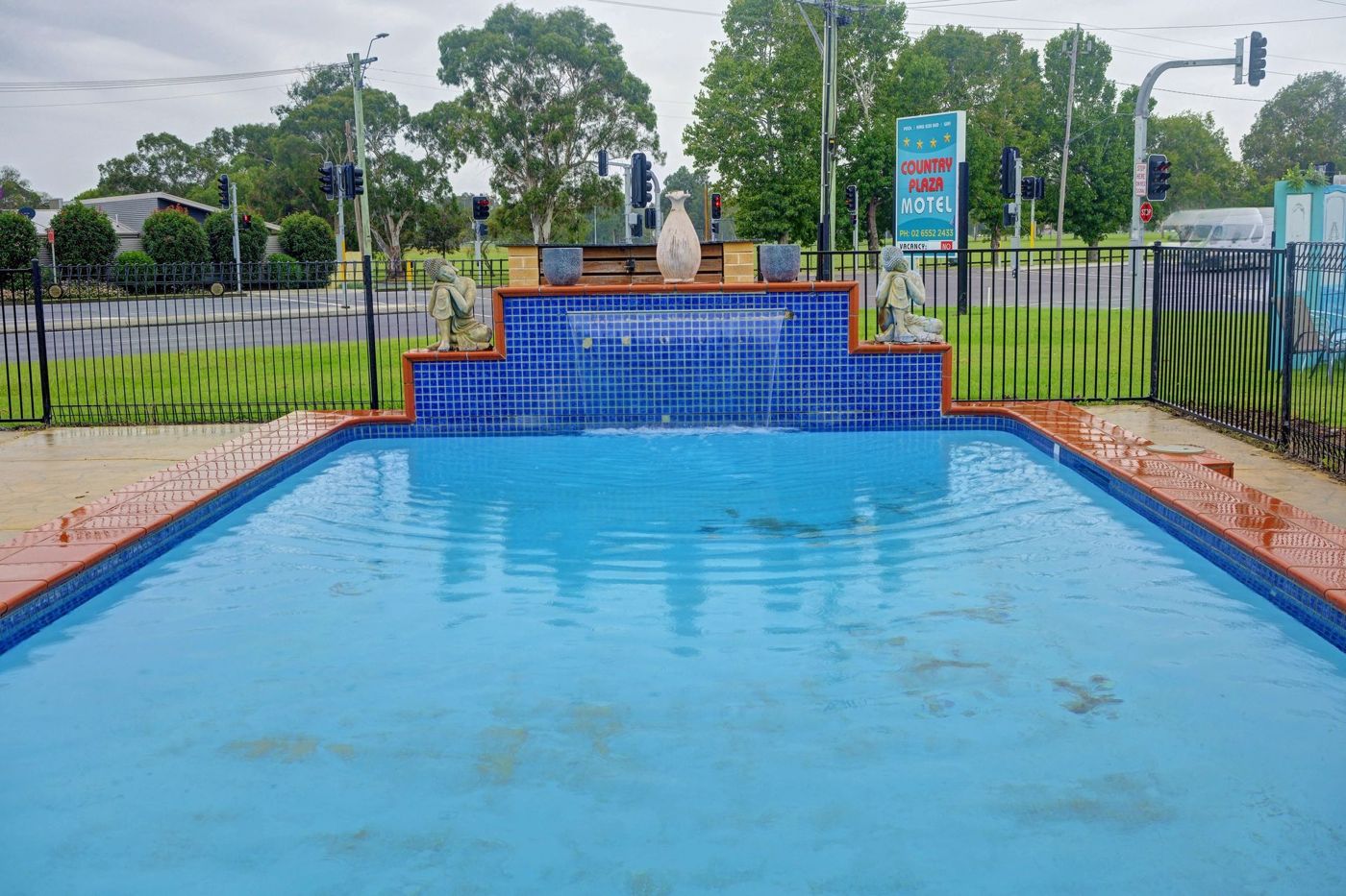 Country Plaza