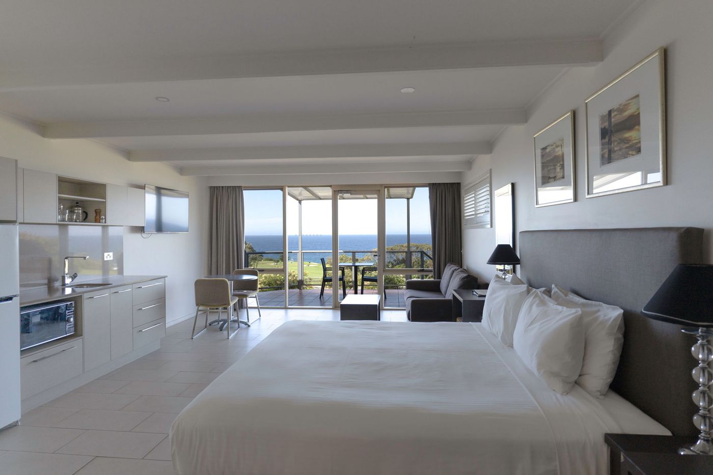 Amooran Oceanside Apartments and Motel