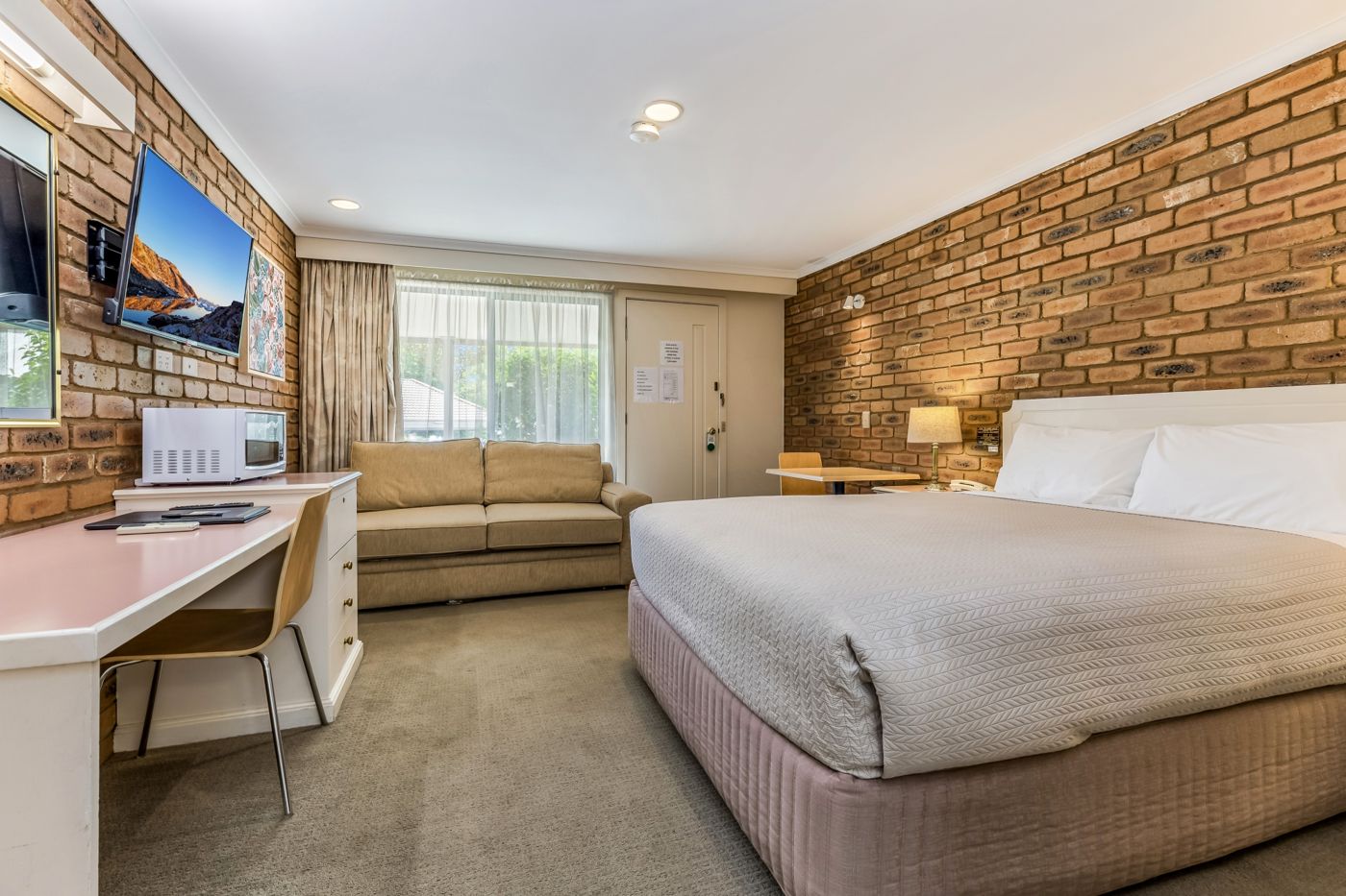 Golden Square Motor Inn