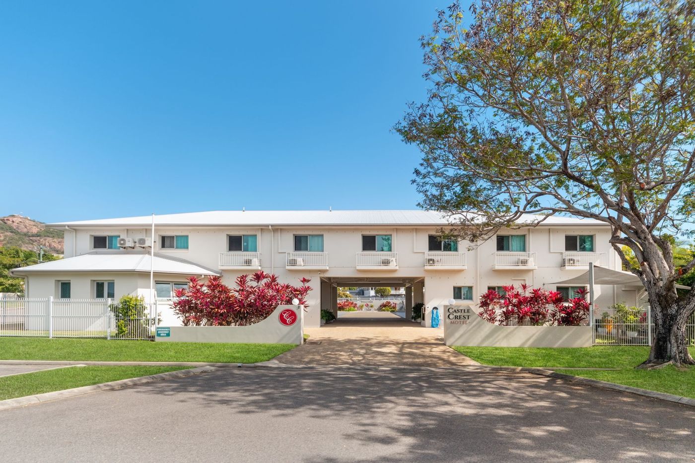 Castle Crest Motel