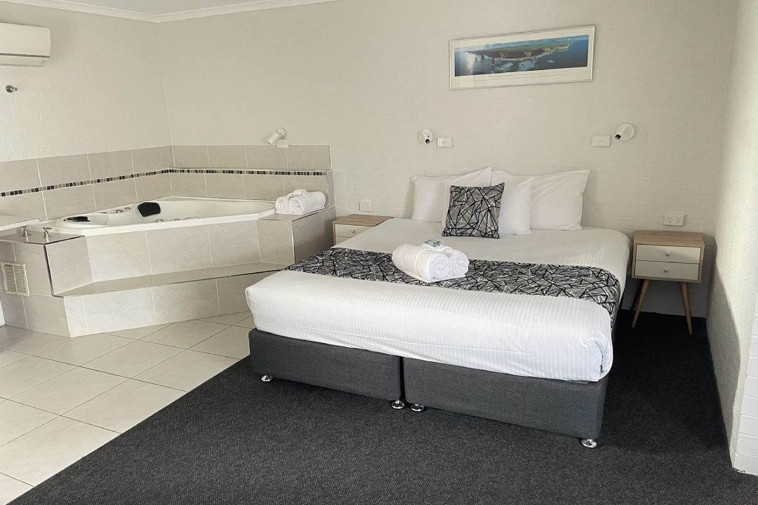 Coastal Bay Motel