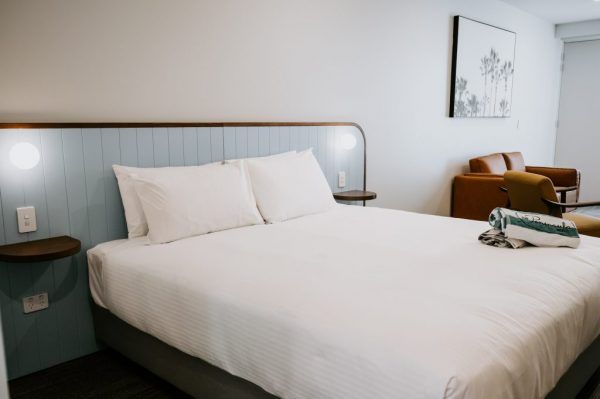 Peninsula Hotel Motel