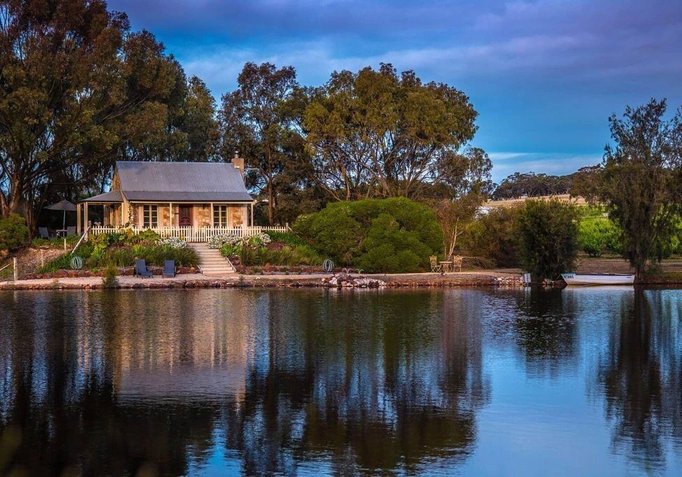 Stonewell Cottages & Vineyards
