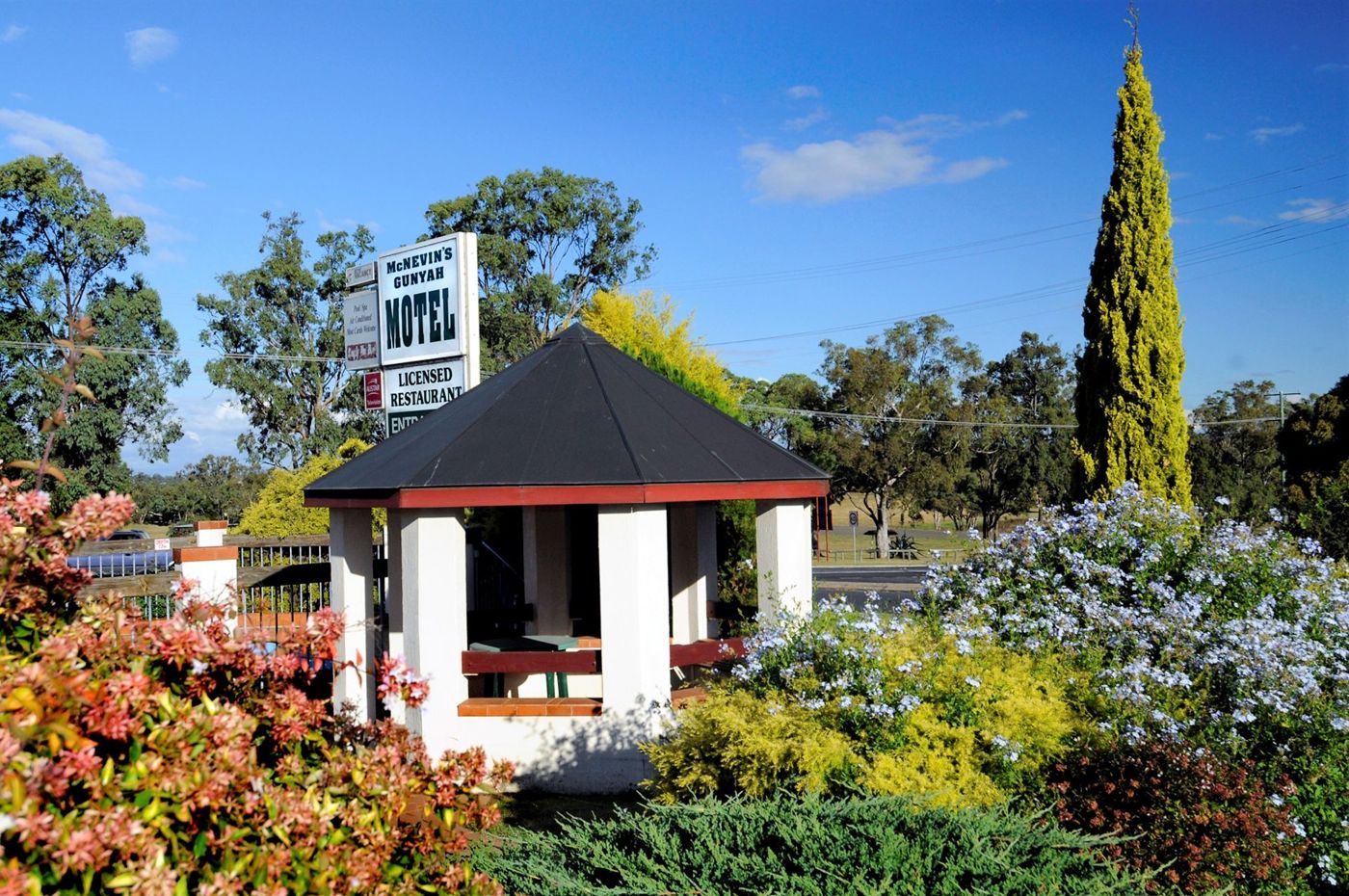 McNevins Parkway Motel