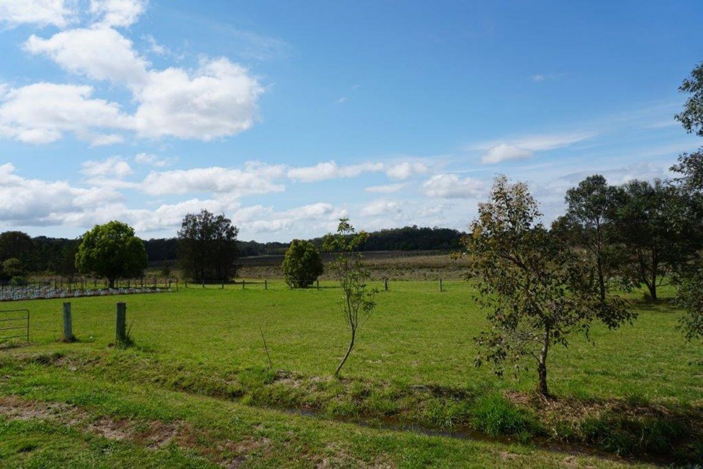 Brisbane North Bed & Breakfast & Winery