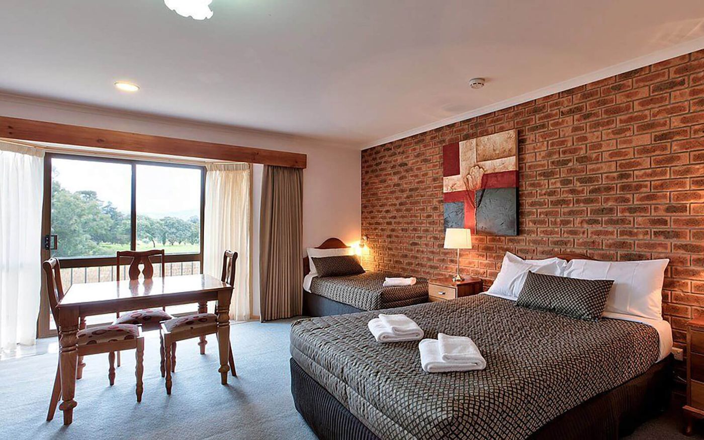 Hume Country Motor Inn