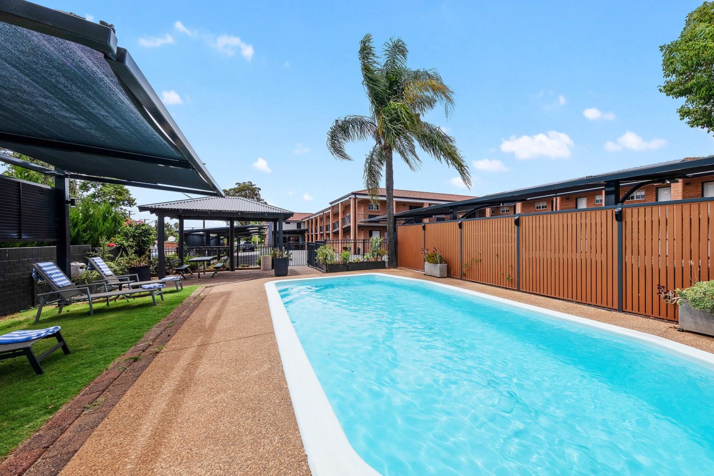 Bluegum Dubbo by Travellers
