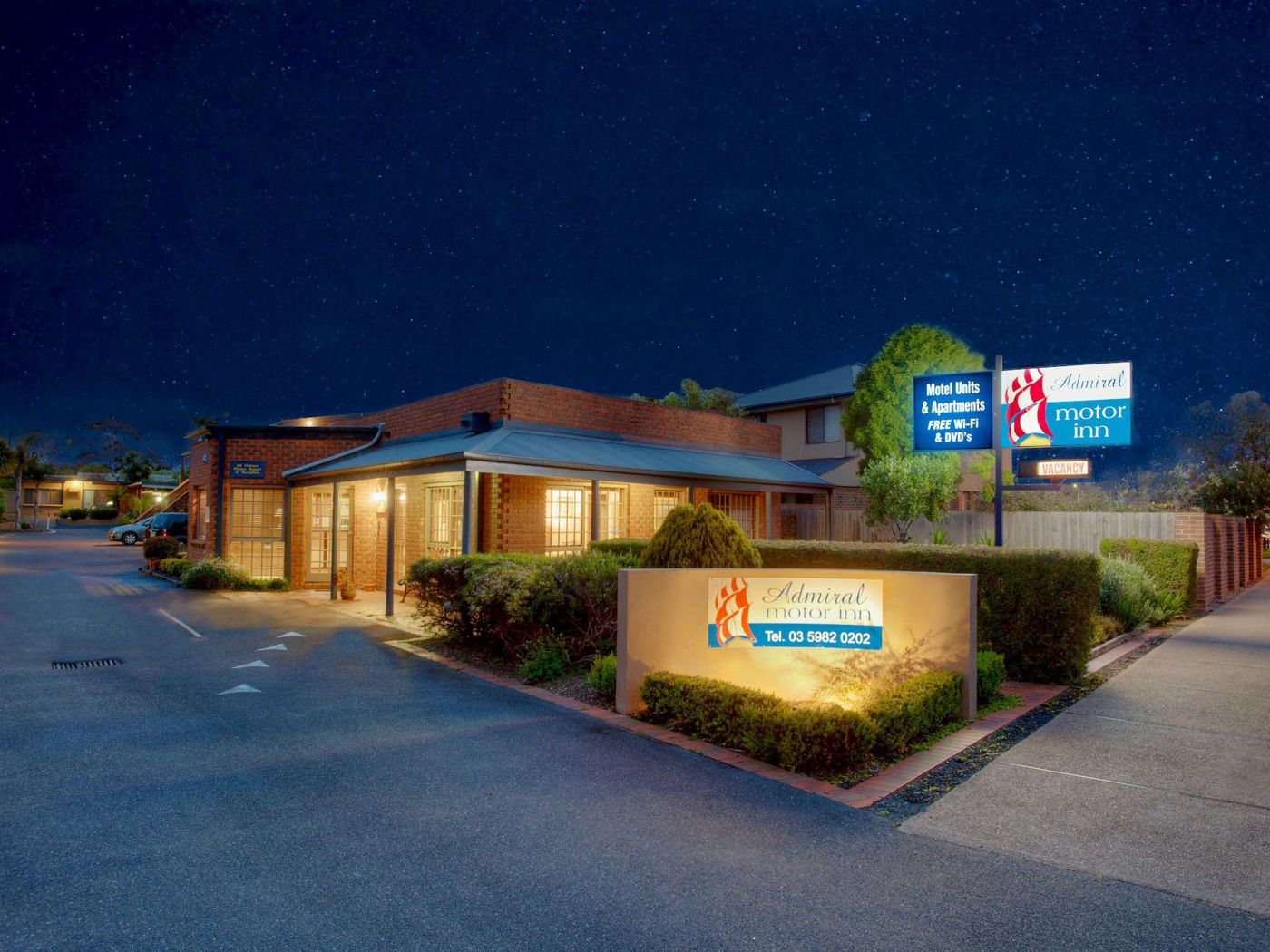 Admiral Motor Inn