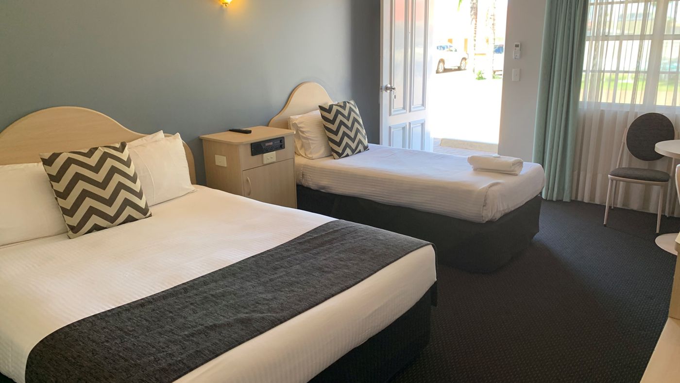 Charles Rasp Motor Inn & Cottages