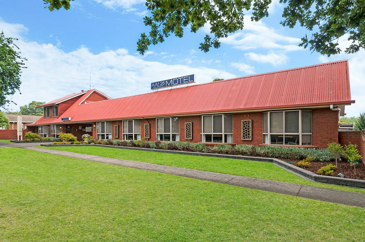 AAt 28 Goldsmith Motel Hamilton