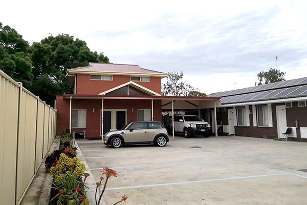 Colonial Lodge Motel