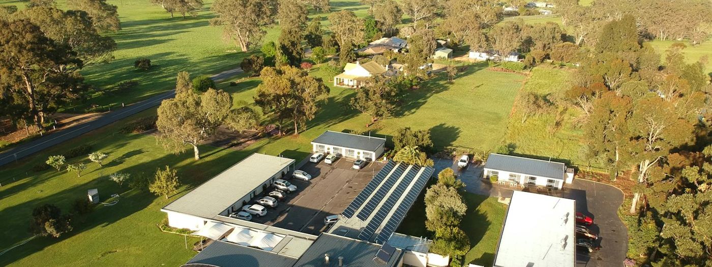 William MacIntosh Motor Lodge
