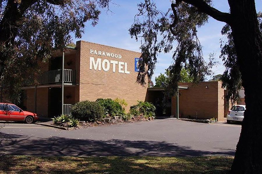 Parkwood Motel & Apartments
