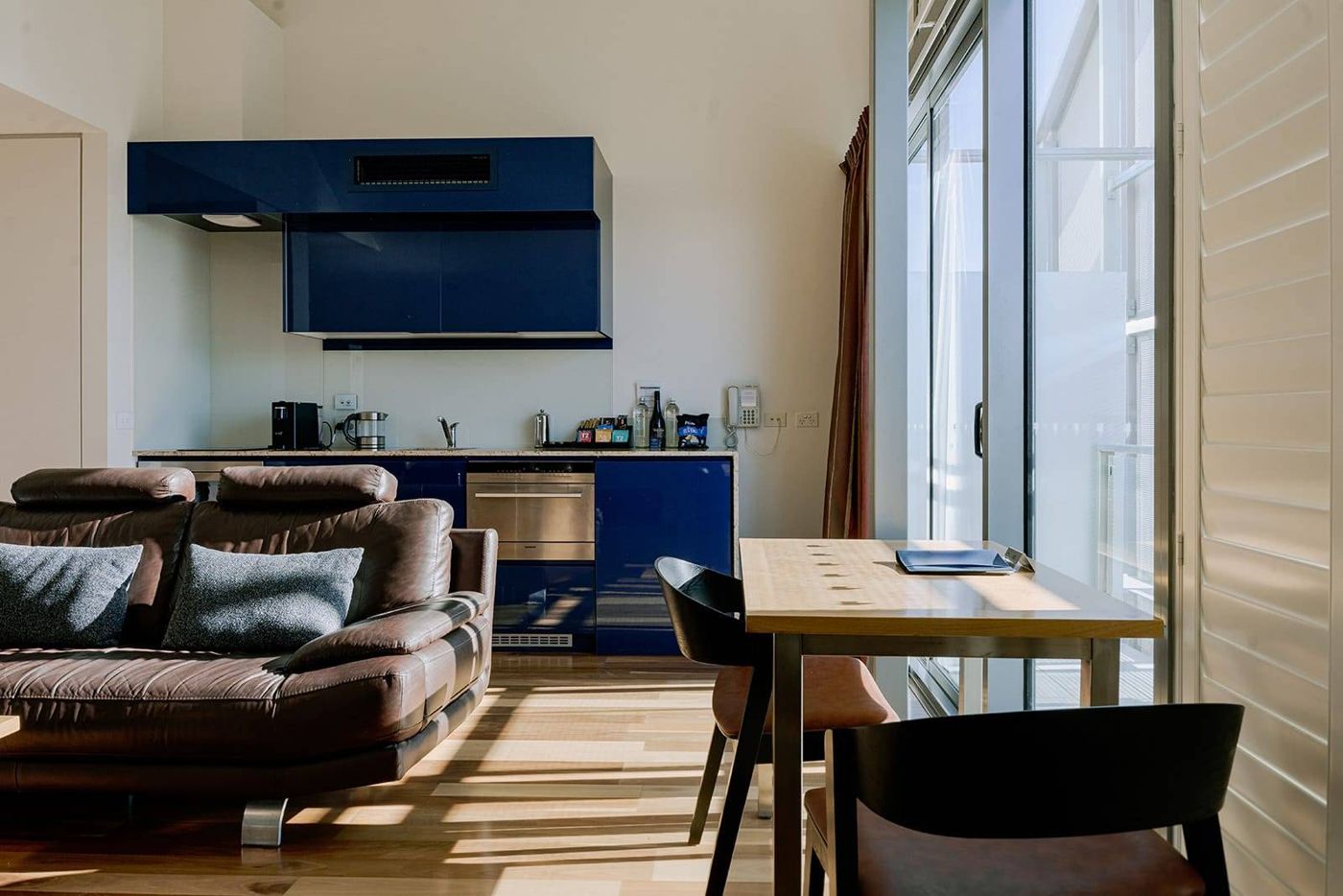 Salamanca Wharf Hotel / Cafe