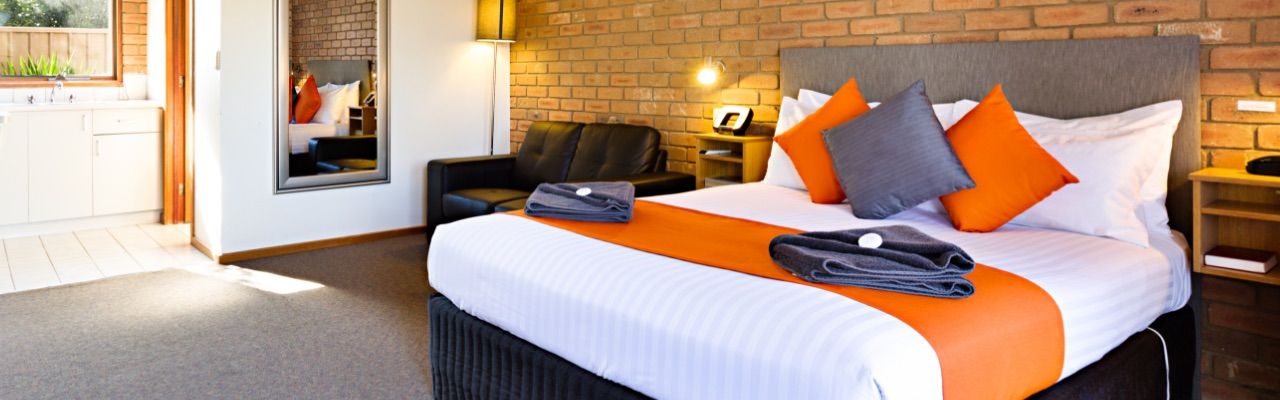 Statesman Motor Inn