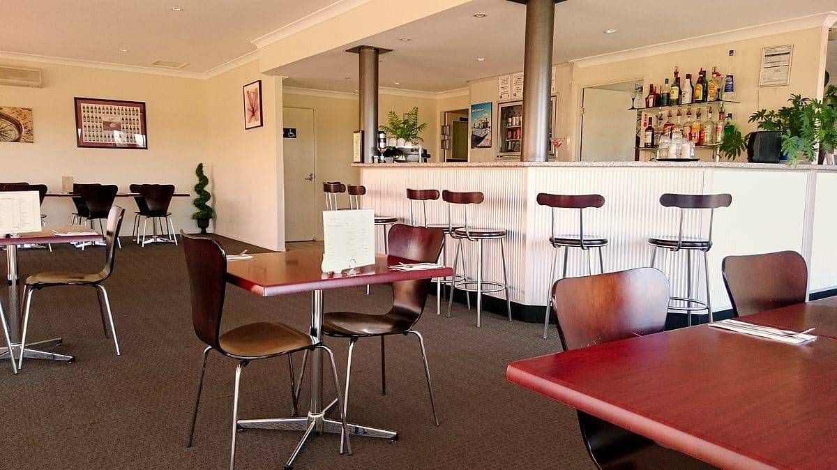 Country Roads Motor Inn