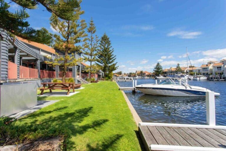 Mariners Cove Motel & Apartments