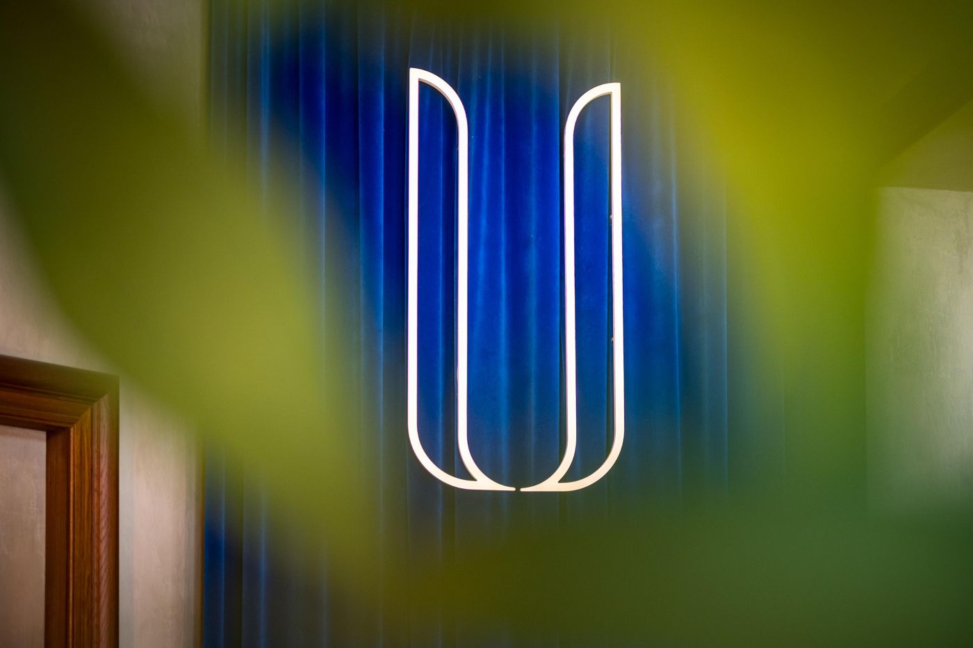 U