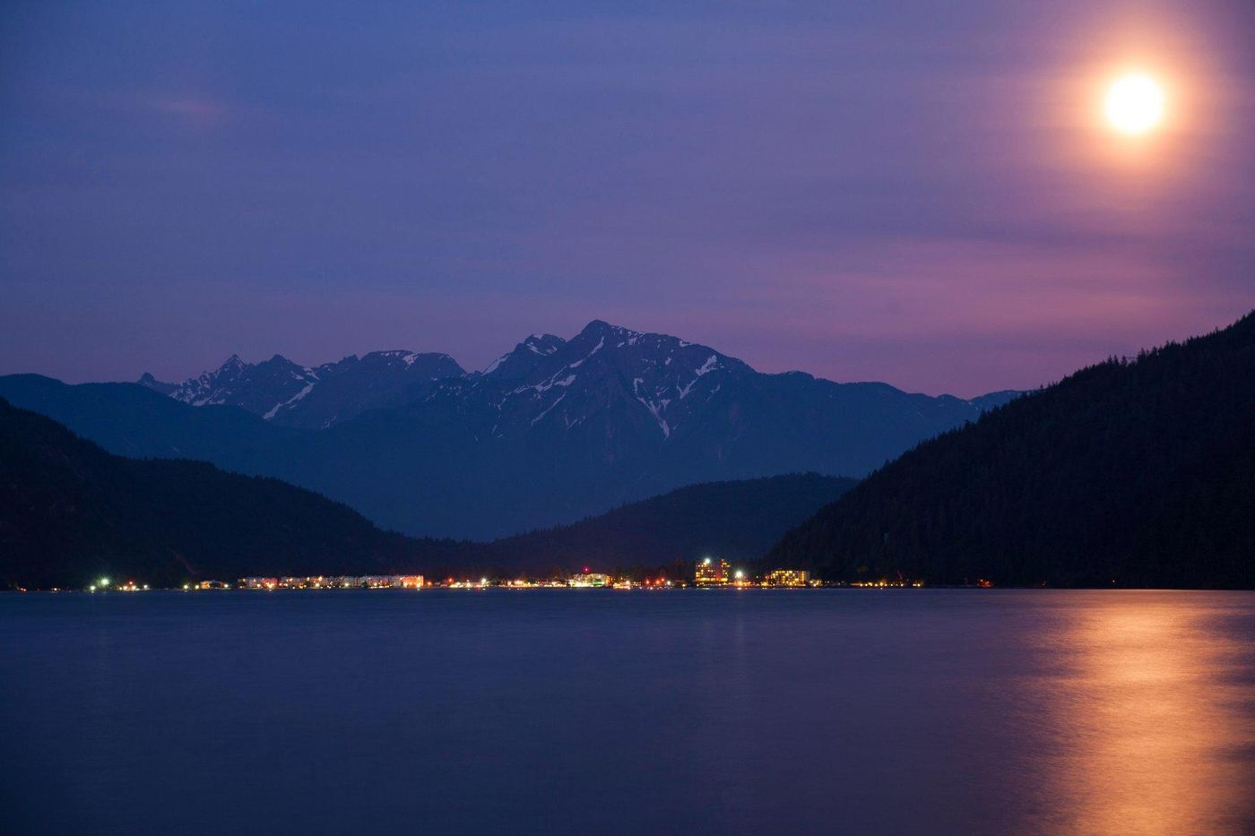 Harrison Lake View Suites
