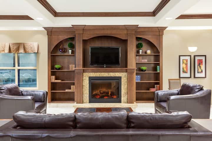 Ramada by Wyndham Weyburn