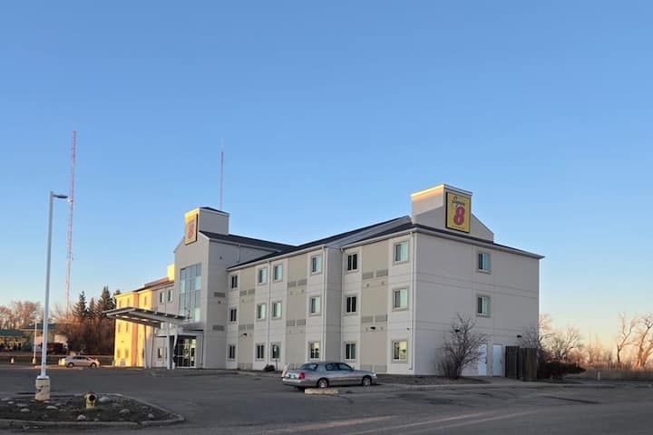 Super 8 by Wyndham Estevan