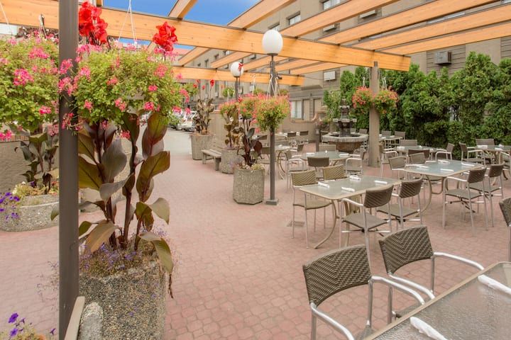 Ramada by Wyndham Kelowna Hotel and Conference Center