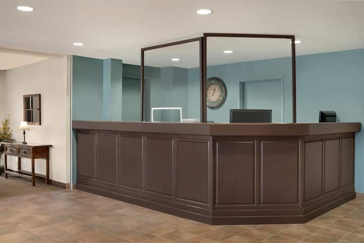 Travelodge by Wyndham Edson