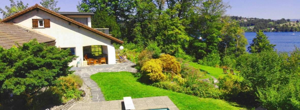 Lake Villa Lotus