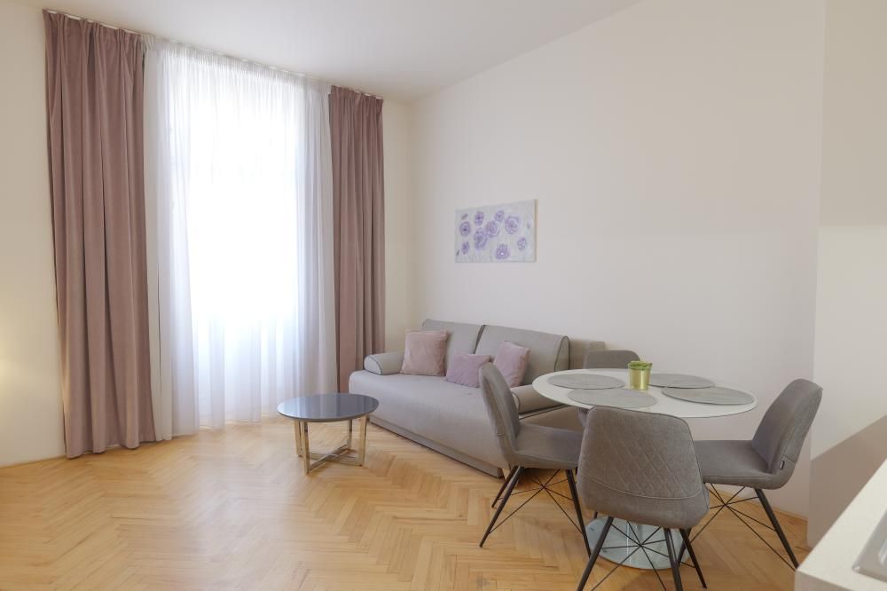 G'old Art Apartment