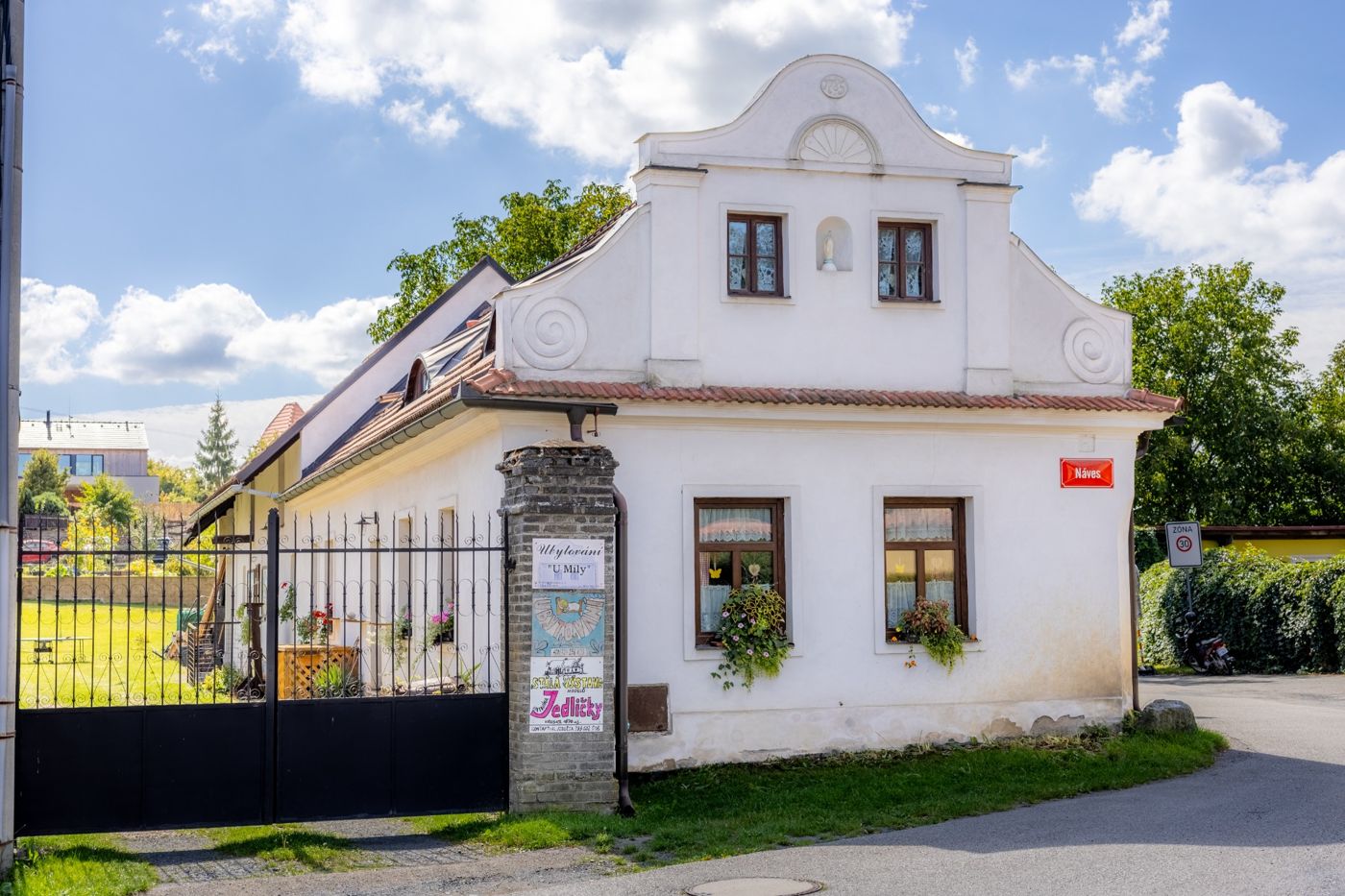Ubytování Hrusice