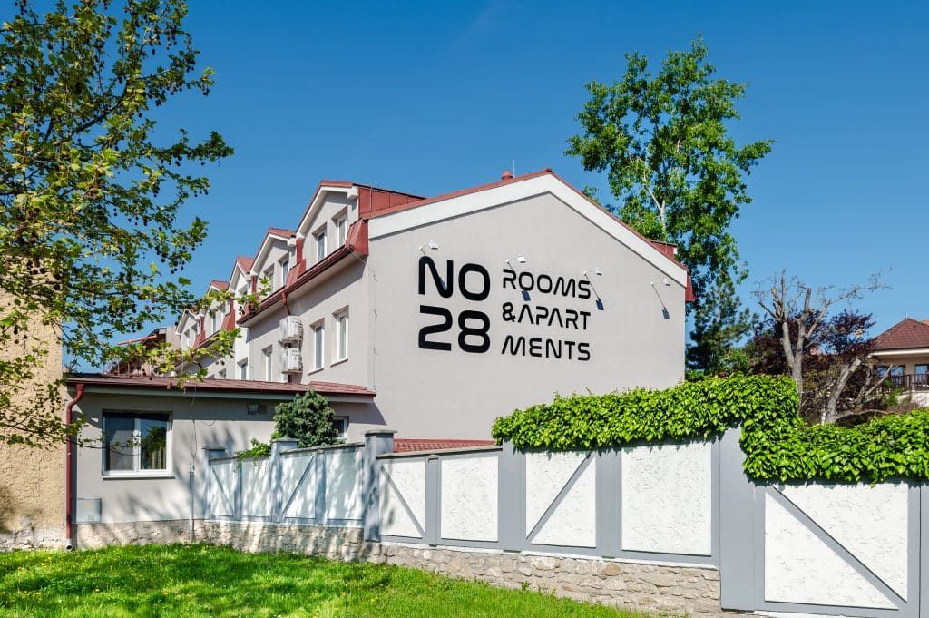 No. 28 Rooms & Apartments