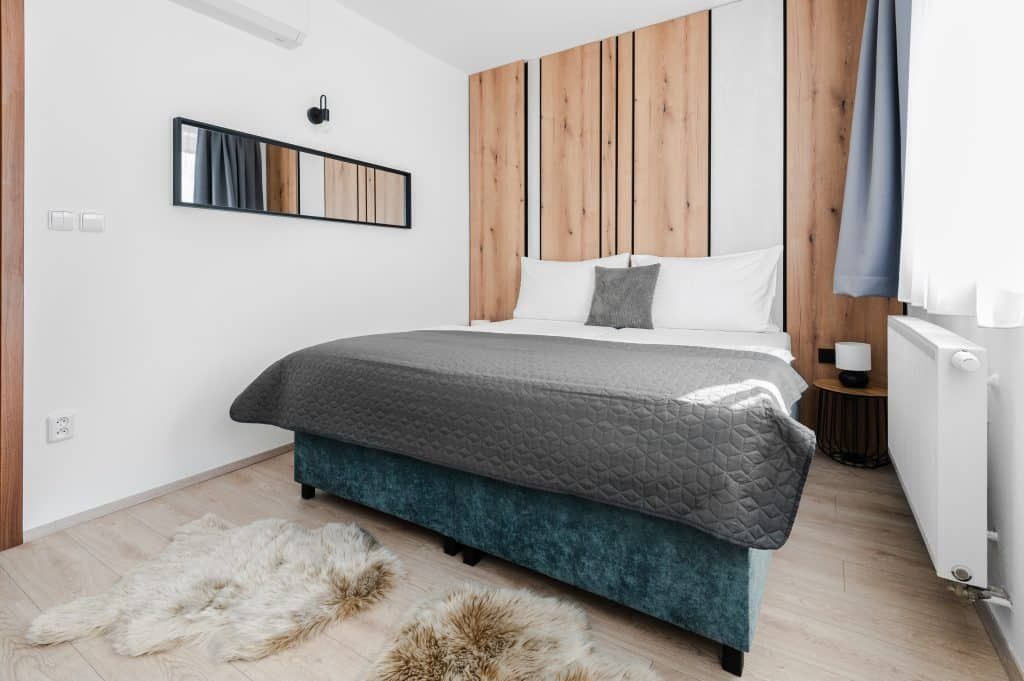 No. 28 Rooms & Apartments