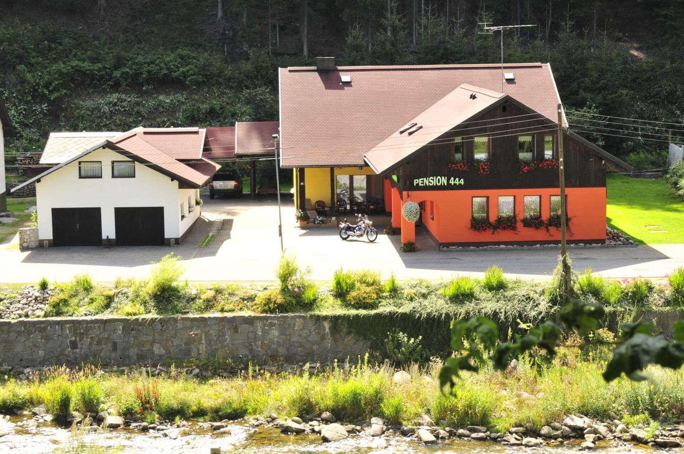 Pension 444