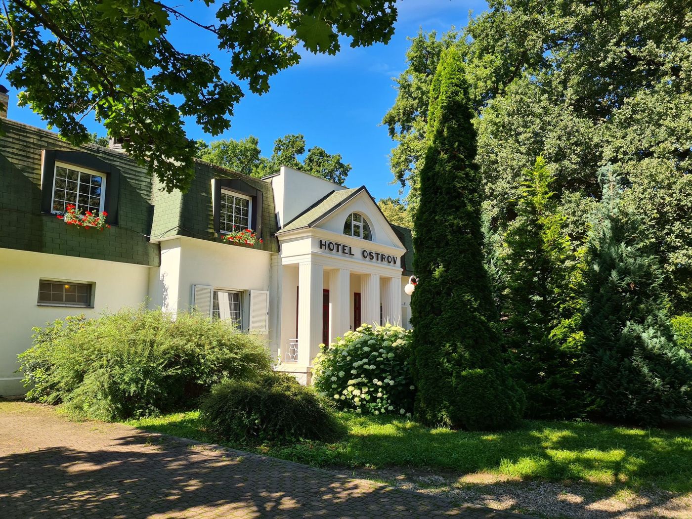 Hotel Ostrov