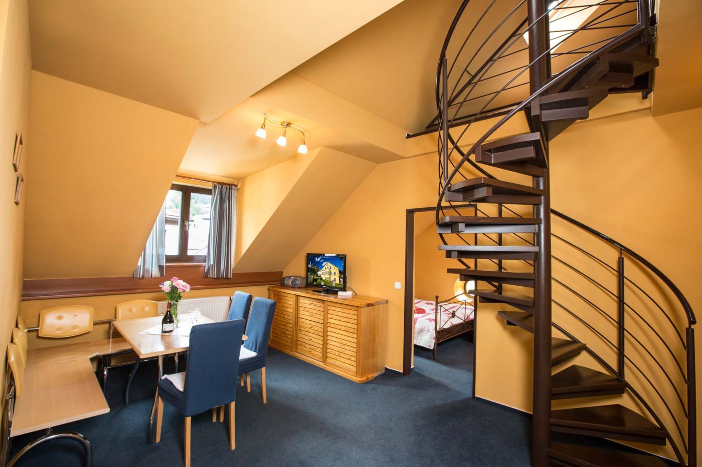 Yellow Ski Apartments
