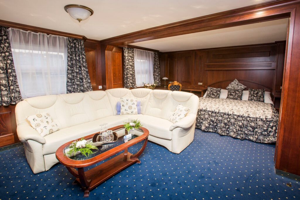 Botel Admirál