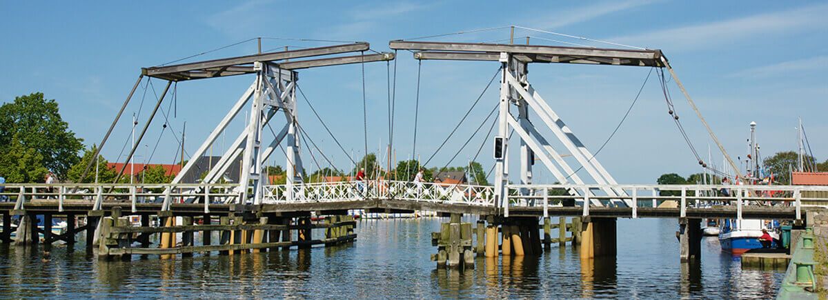 Zur Brücke