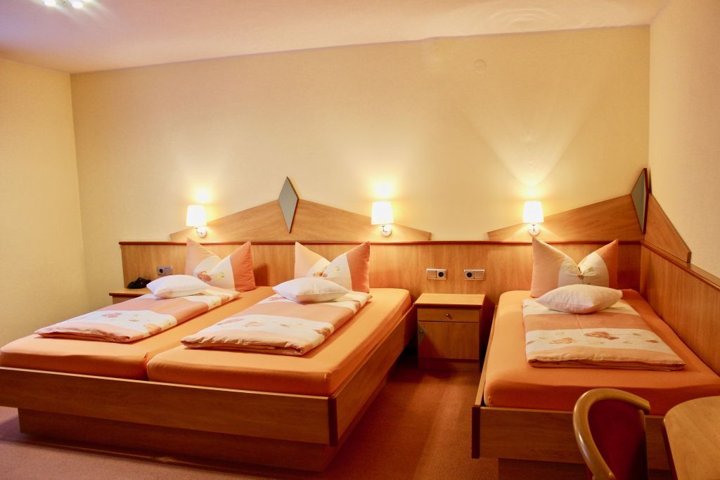 Zum Schwarzen Bären, Gasthof-Hotel