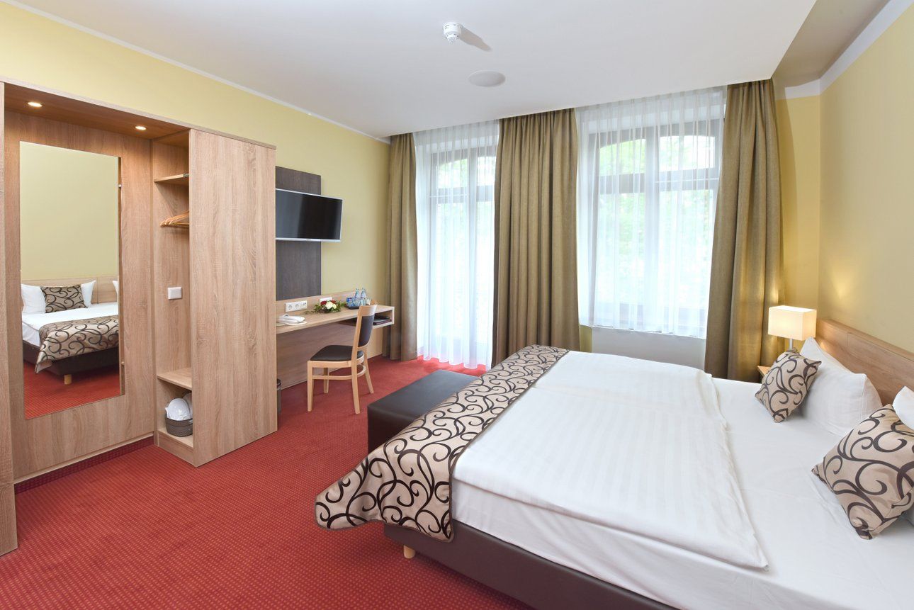 Port Inn Hotel