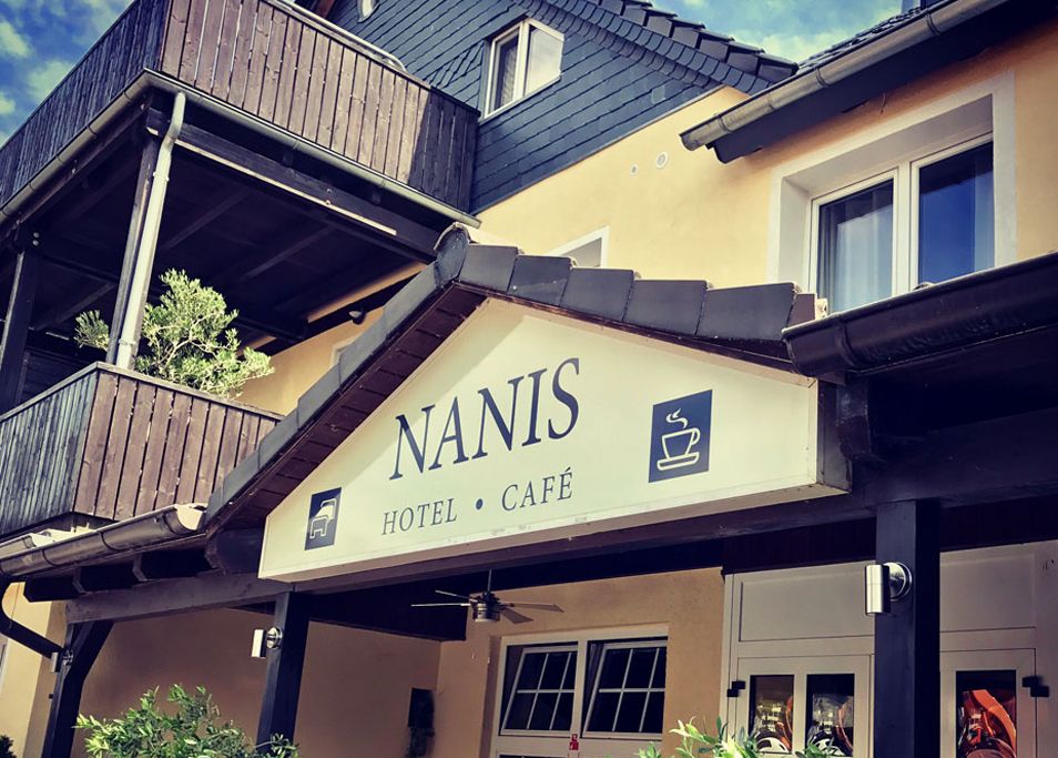 Nanis