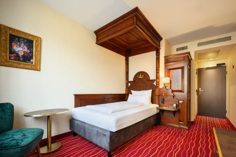 King's Hotel First Class
